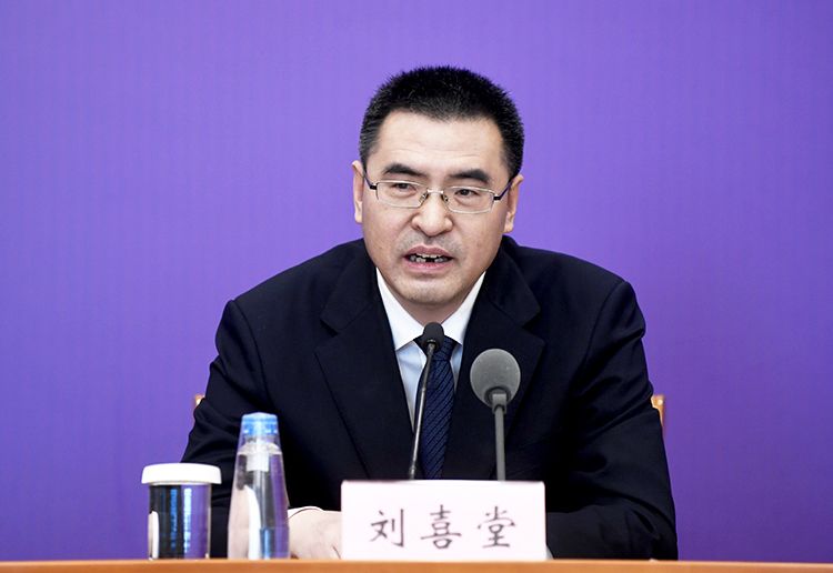 民政部社会救济司司长刘喜堂回覆记者提问。