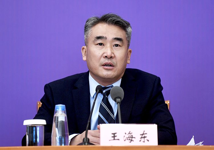 国度卫生康健委老龄康健司司长王海东回覆记者提问。