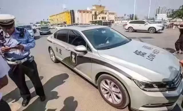 车身贴膜引来的一场闹剧!我也想低调!但实力不允许...