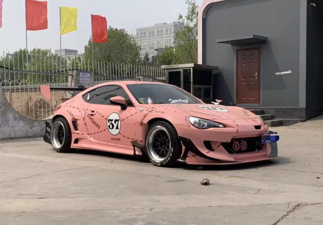 车身贴膜引来的一场闹剧!我也想低调!但实力不允许...