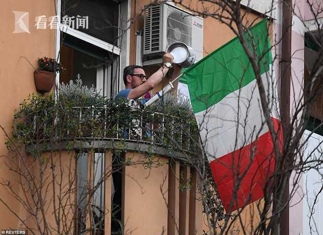 意大利空军上演《今夜无人入眠》 特朗普也点赞