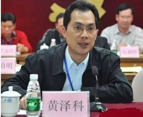 镇党委书记让商人喝2杯酒少收地价500万,被留置期间变相索贿2700万