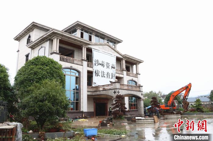 图为大毒枭张加爱涉毒涉黑违法建筑。 徐肖玲 摄