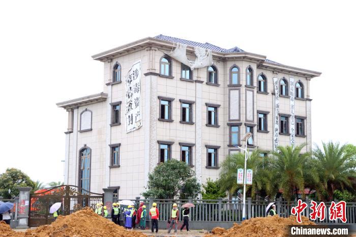 图为大毒枭张加爱涉毒涉黑违法建筑。 徐肖玲 摄