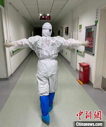 在武汉战斗“疫魔”的日日夜夜,程敏时常想起父亲在世时的叮咛和嘱咐。受访人供图