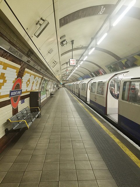 3月15日下午,伦敦空旷的Regents Park Station 拍摄:韦丽婷