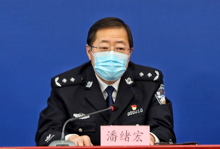北京市公安局副局长、新闻发言人潘绪宏通报澳大利亚籍女子拒不配合社区防疫工作的事件详情。