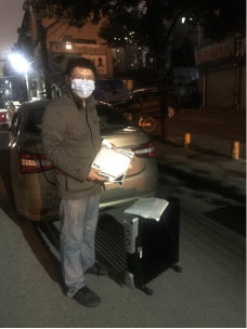 贺崇文的朋友送来了取暖器。