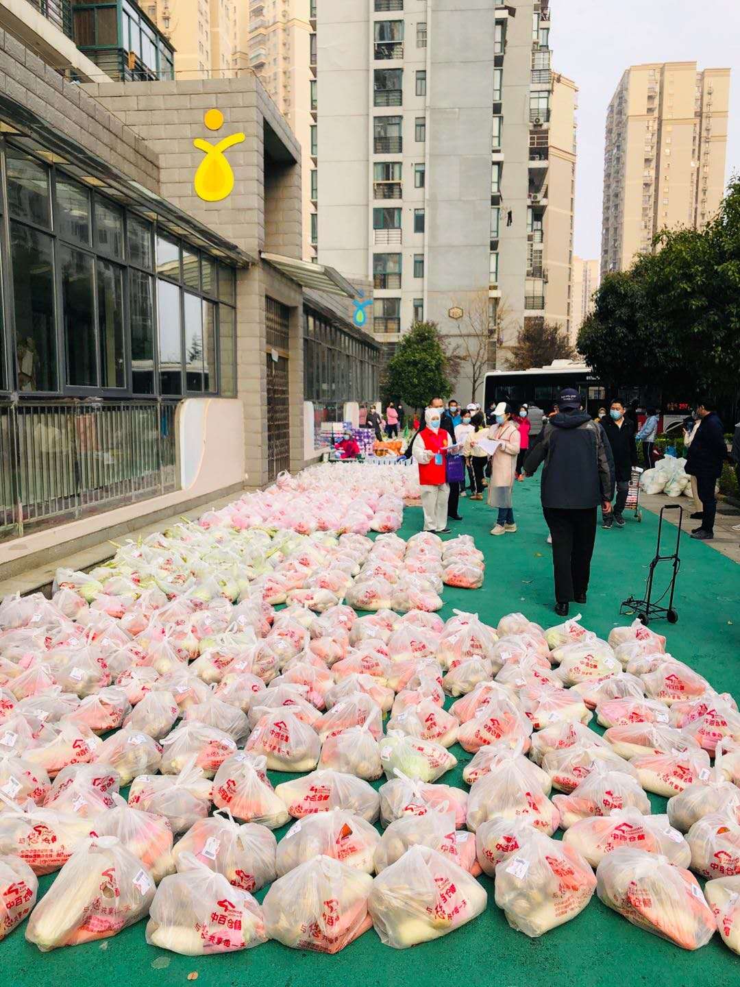 一栋楼45名志愿者，做任务全靠“抢”