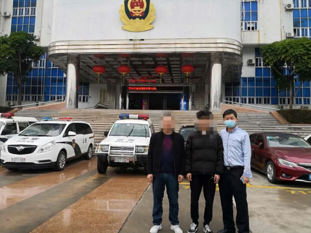 ▲图为犯罪嫌疑人在广东向办案民警自首