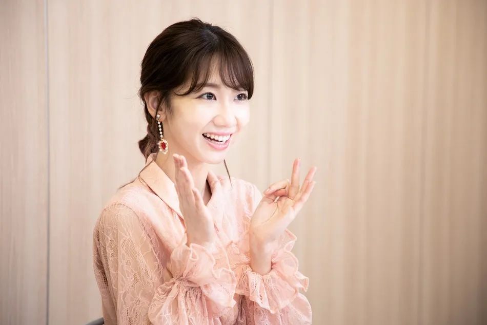 日本美女柏木由纪太靓丽!肌肤娇嫩笑靥如花温柔惊艳