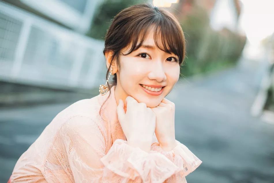 日本美女柏木由纪太靓丽!肌肤娇嫩笑靥如花温柔惊艳