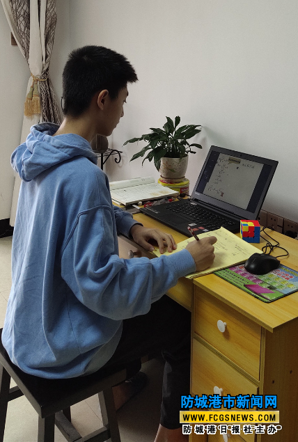 “云视讯”直播 教师成了主播