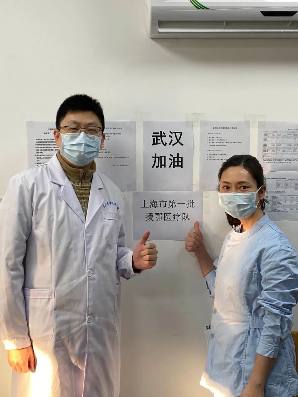 吴志雄和同院的***长陈贞。受访者供图