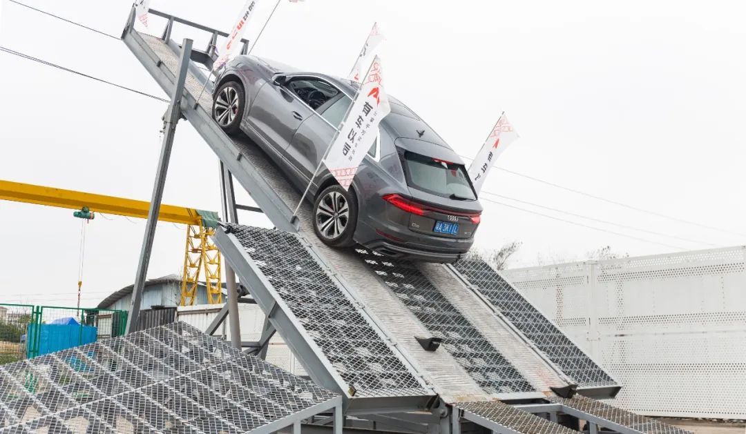 绝不膨胀!100万级别,论越野、拼科技,这台SUV少有对手!