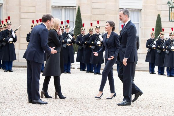 政策由松到紧，法国民众担忧中浪漫不减