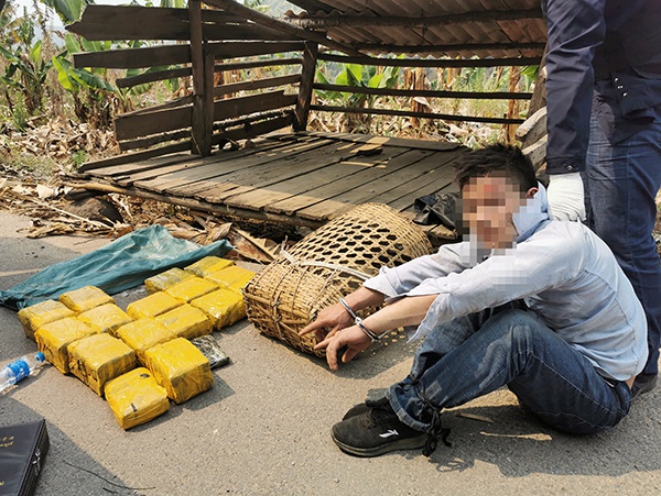 王某为1万元好处费运毒被警方抓获。本文图片 西双版纳边境管理支队