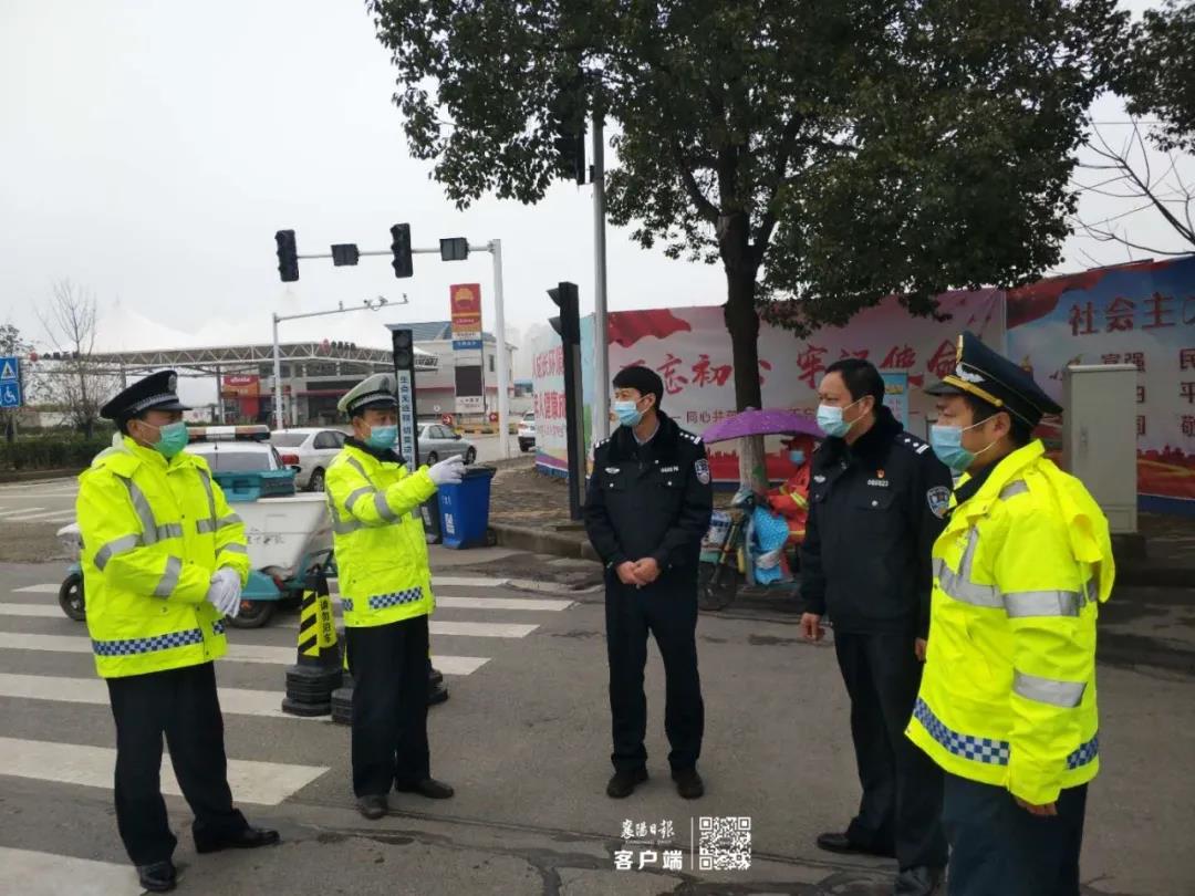 右二爲楊華新