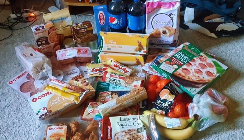 居家隔离期间，马啸囤的食物。