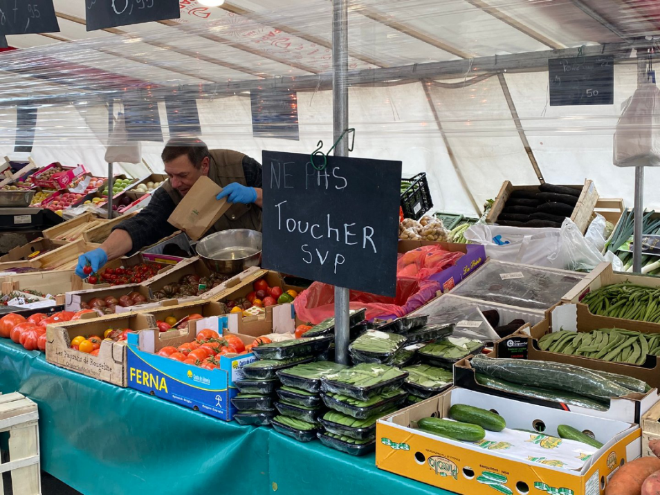 政策由松到紧，法国民众担忧中浪漫不减