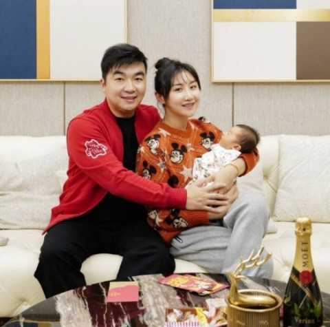 奥运冠军何雯娜,被恶婆婆逼哭了?