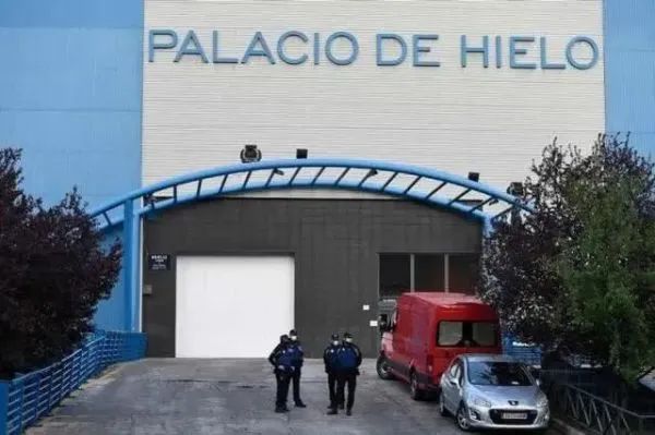 西班牙:征冰球场停尸,60岁以上不进ICU