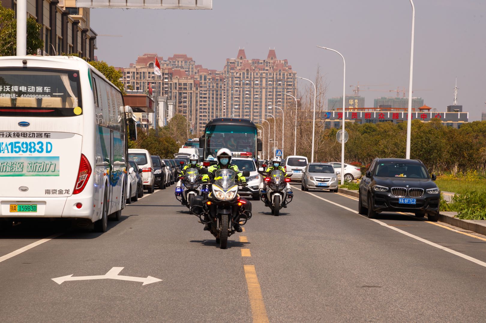 留鄂外地人口_留外地过年漫画(2)