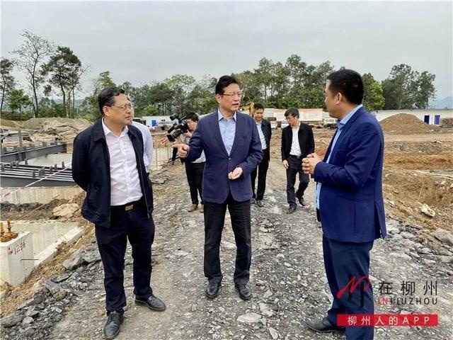 继带头下馆子促进消费,各地官员又示范摘口罩,传递复工复产信心