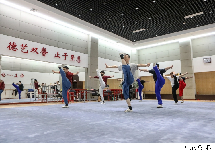 练功房里又传出西皮二黄声,上海京剧院复工,演员分批恢复排练