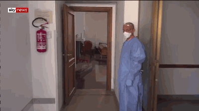 记者亲历意小镇变“尸镇” 殡葬热线每小时接