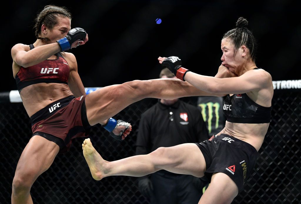 张伟丽和乔安娜的这场比赛非常惨烈。UFC官网供图