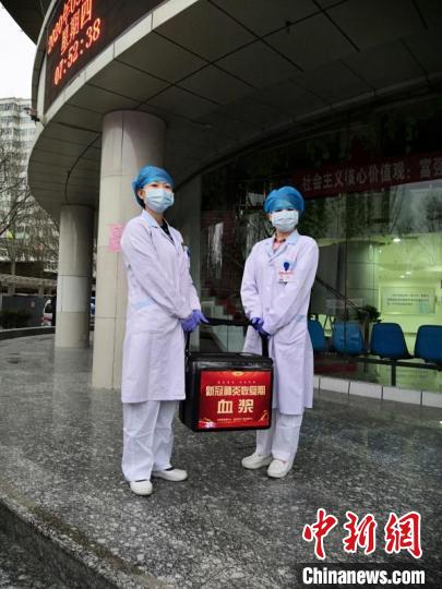 这些血浆将用于湖北重症、危重症新冠肺炎患者的治疗。 张倩云 摄