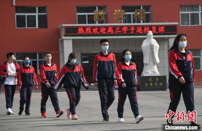 山西高三年级开学复课实行全封闭管理。 武俊杰 摄