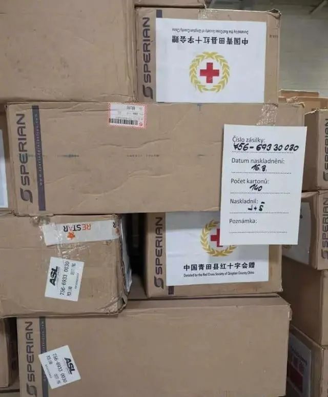 捷克扛不住了!内务部火速归还中方口罩,西方感慨:没人敢惹中国