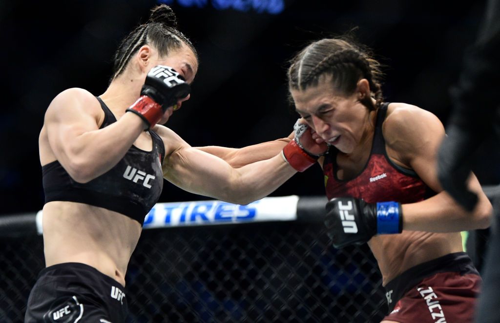 两人赛后直接去了医院。UFC官网供图
