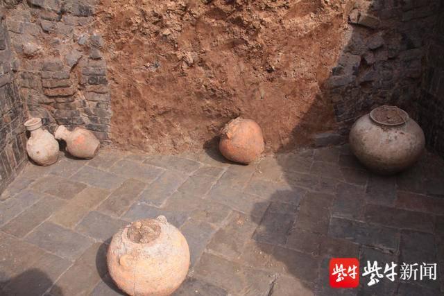 句容考古发掘一座汉墓,出土随葬品17件(套)种类丰富