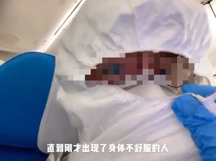 美国新冠第一!中国大幅砍航线,留学生炸锅了:祖国不要我们了吗?!