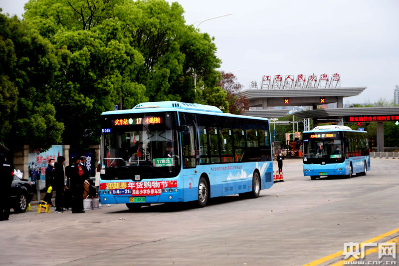 九江:九江长江一桥九江段暂不通行汽车,安排免费公交车运行