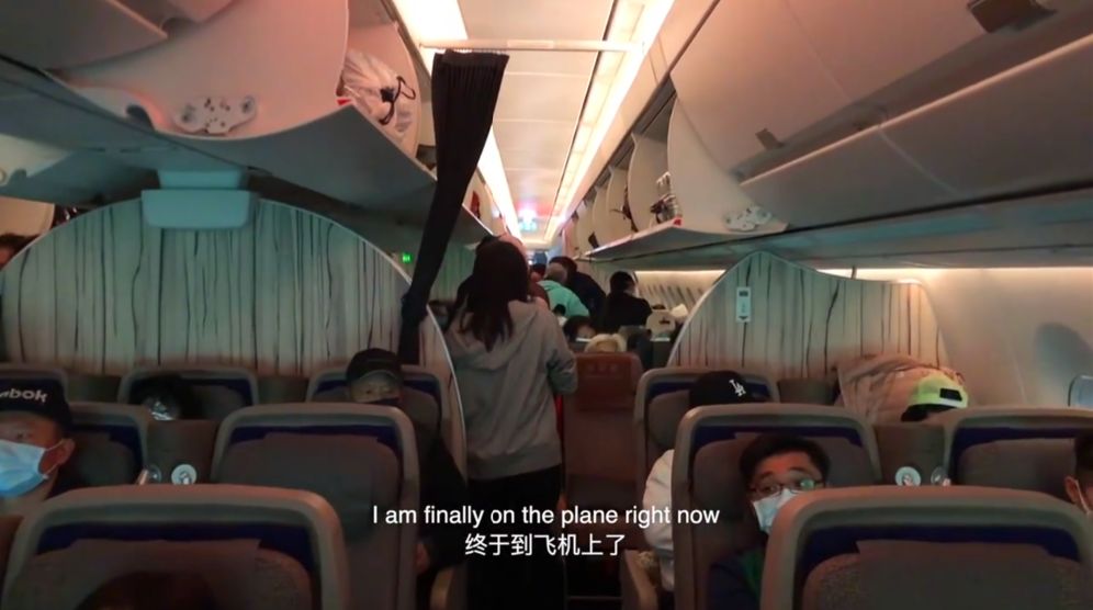 美国新冠第一!中国大幅砍航线,留学生炸锅了:祖国不要我们了吗?!