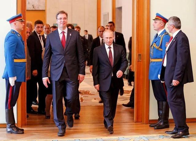 塞尔维亚总统2米高,国民男性身高1.8米,因为他们都喜欢吃肉