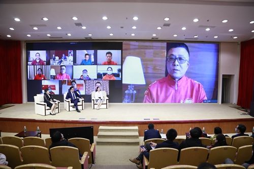 上海交大医学院《交医话“疫”》系列在线思政课开讲 云端对话最美逆行者