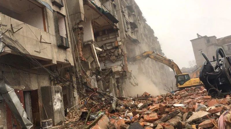 疫情刚企稳 复工的第一件事竟然就是强拆