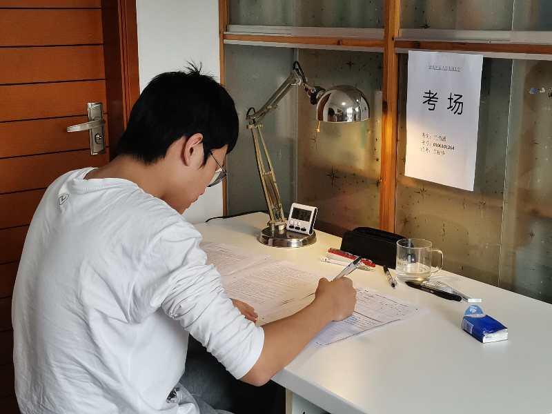 广州全市“高三阶段训练”:家长化身监考员,学生校内横向比较参考