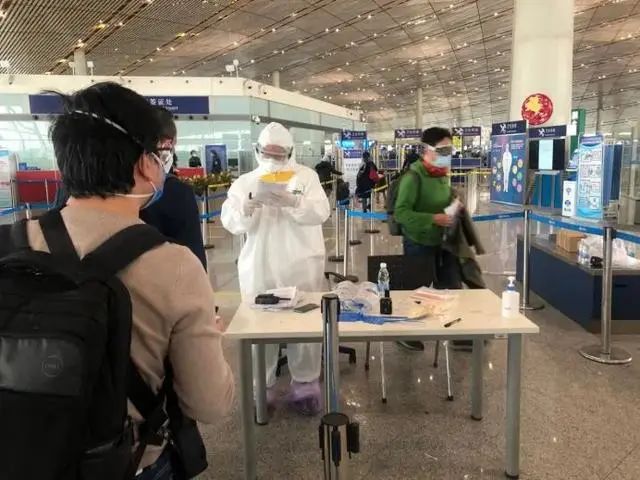 中国外交部:禁外籍入境,国际航线每周限飞!海外确诊破40万