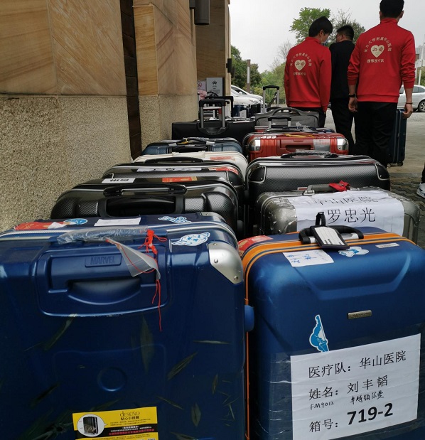 图说：今天上午，华山医院的医疗队员们把行李打包完毕准备出发&nbsp;&nbsp;采访对象供图
