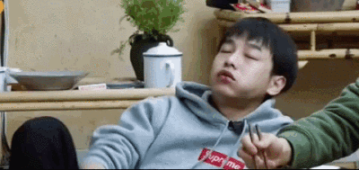杨幂又来炫腹了,女明星难道都是躺着就能瘦吗?