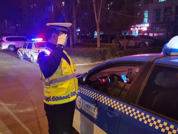 长点心吧!鄂尔多斯交警三次夜查查处交通违法行为4万多起!