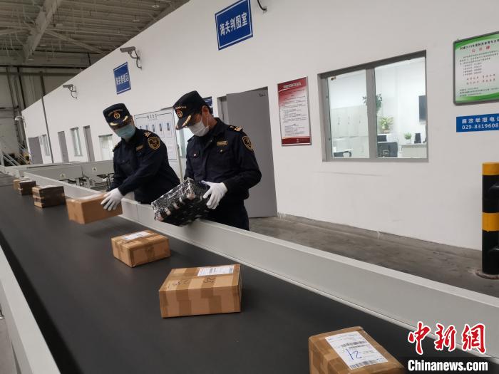 西安海关快速验放陕西首批海铁联运入境快件