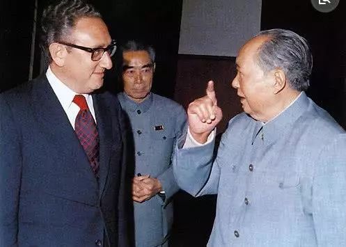 美国疫情沦陷,看看71年前毛主席对美国精准的评价!