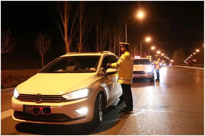 长点心吧!鄂尔多斯交警三次夜查查处交通违法行为4万多起!